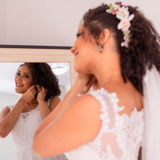 Penteados Incríveis para Noivas Crespas e Cacheadas