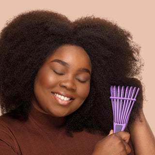 Detangle Brush De Benguela: A escova capilar que respeita seu crespo