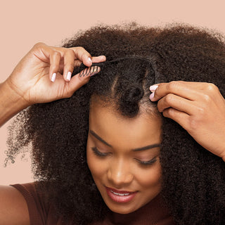 Peruca U-Part Kinky 40cm (160g) Queen Friday